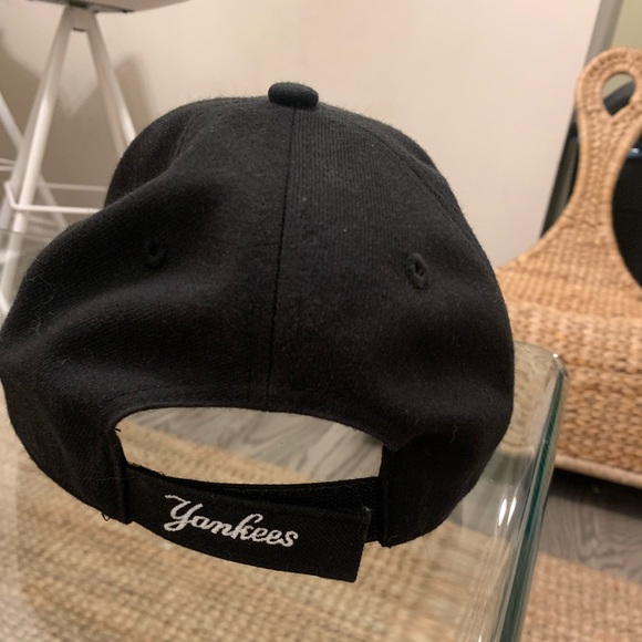 [SOLD] Like new 47 brand Yankees hat - Picture 4 of 4